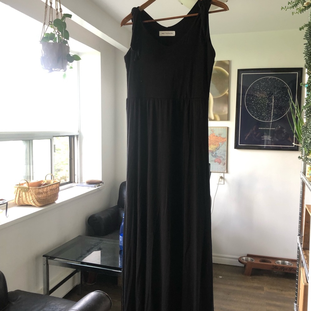 METTAMADE Black Tie-Shoulder Maxi Dress